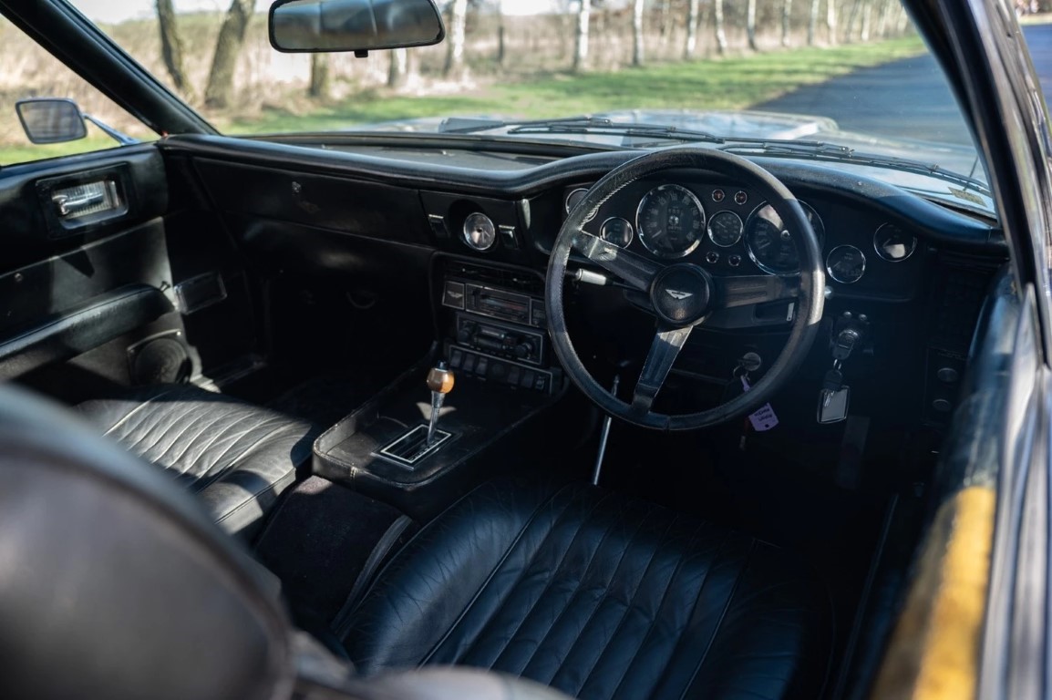 Aston Martin V8 5.3 V8 (Automatic)